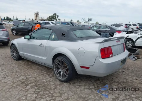 2005 Ford Mustang z USA, uszkodzony, nr VIN 1ZVFT84N955187025